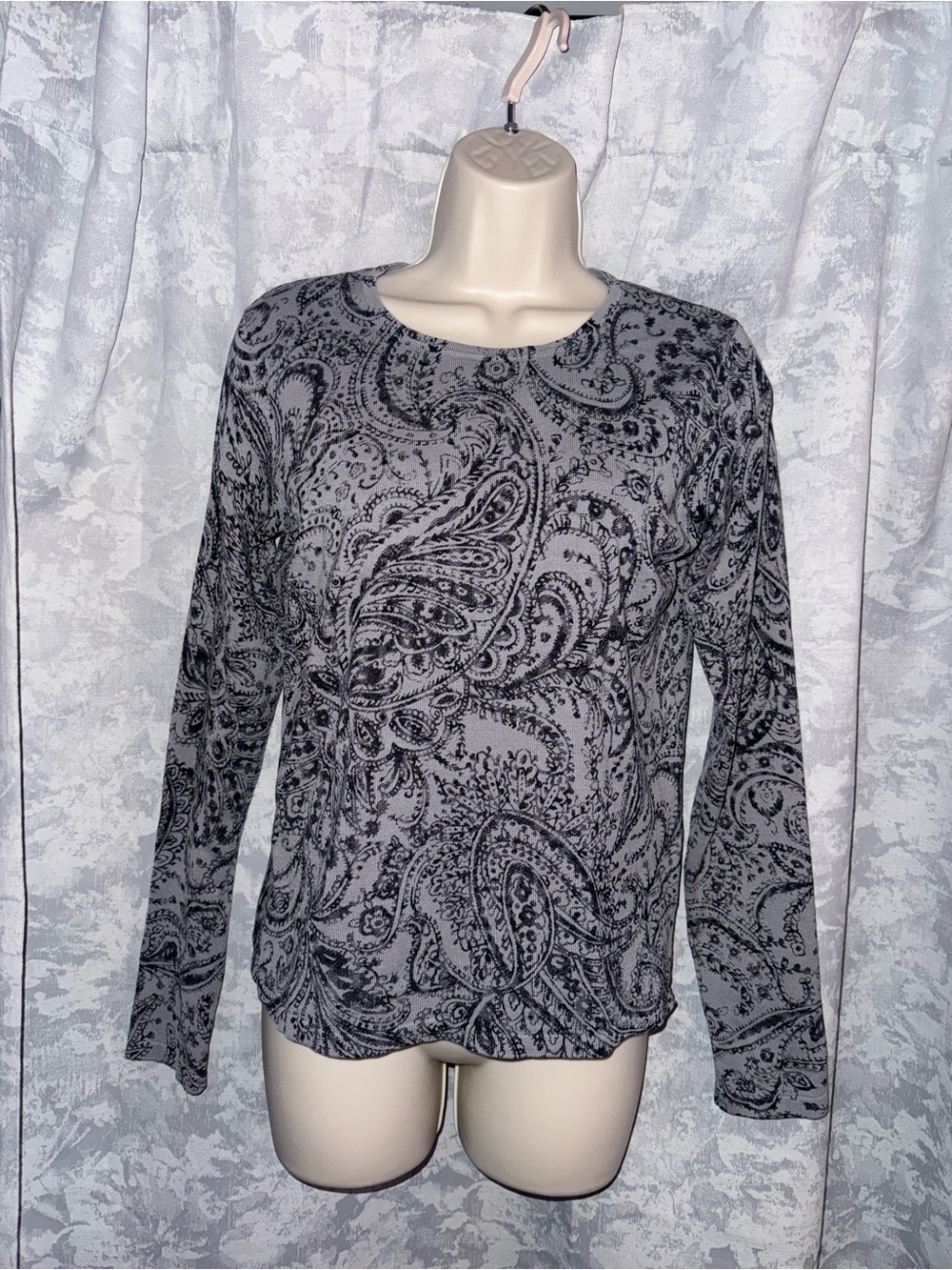Silk Jones New York Gray Paisley LongSleeve Top s